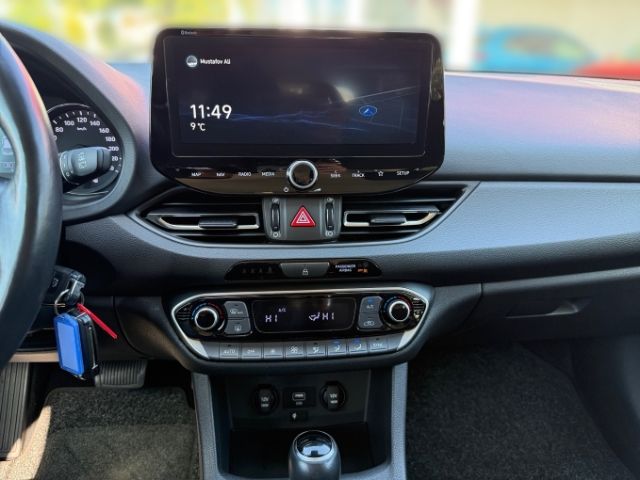 Fahrzeugabbildung Hyundai i30 cw Trend 1.5 T-GDI +KLIMA+NAVI+RFK+SHZ+UVM+