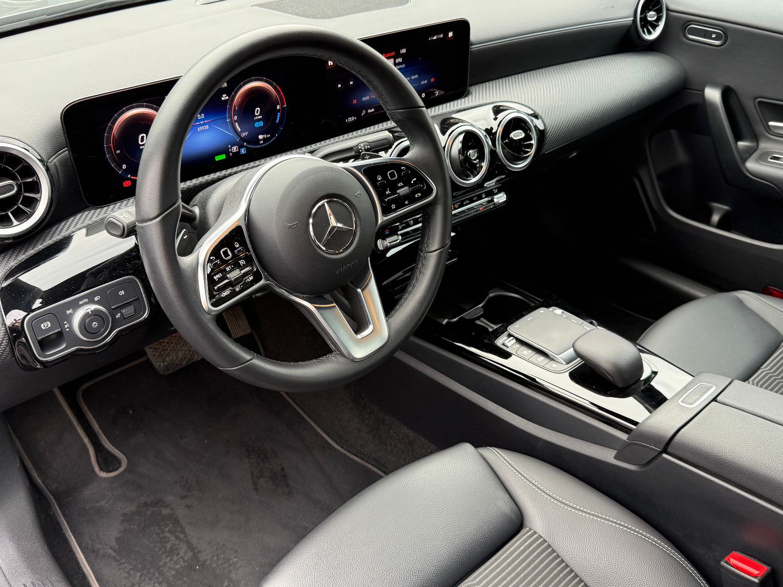 Fahrzeugabbildung Mercedes-Benz CLA 250 e Hybrid Aut DAB GRA Navi LED Kamera SHZ