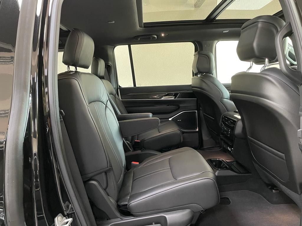 Fahrzeugabbildung Jeep WAGONEER SERIES II 5.7L-V8 E-TORQUE-PANORAMA