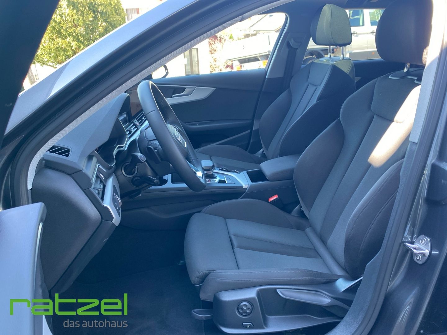 Fahrzeugabbildung Audi A4 Avant S line 40 TFSI S tronic Pano Navi LED A