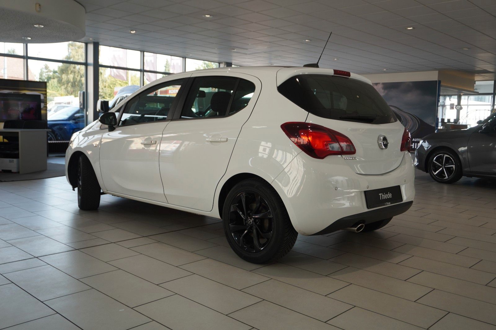 Fahrzeugabbildung Opel Corsa E 1.2 COLOR EDIT. AUTOM. LED/SHZ/SPORT/USB