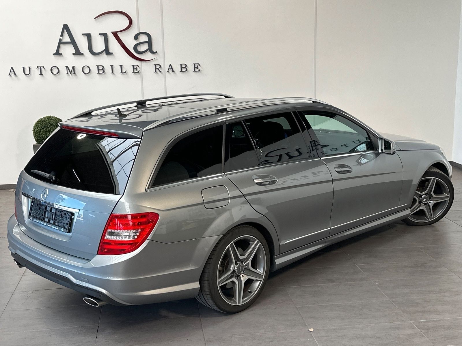 Fahrzeugabbildung Mercedes-Benz C 300 d T 4Matic AMG-Line NAV+PANO+KAM+AHK