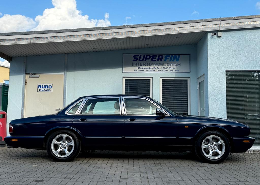 Jaguar XJ8