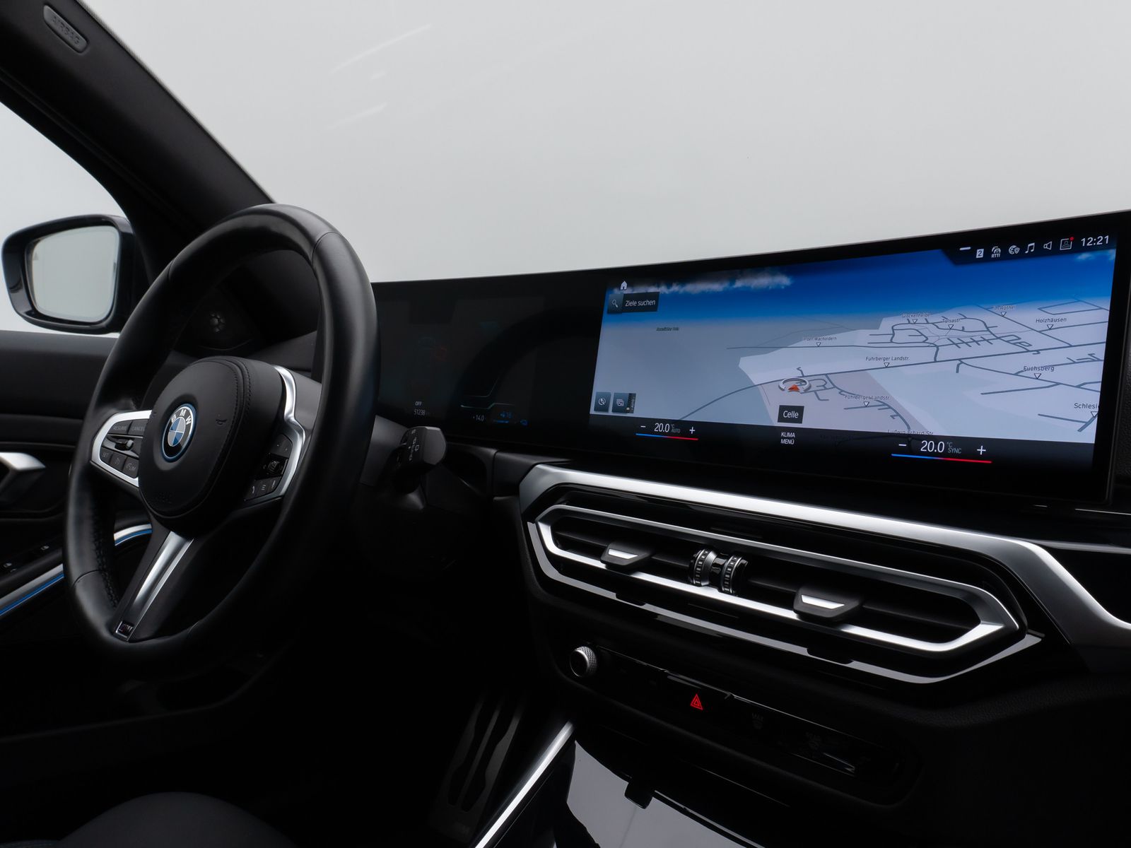 Fahrzeugabbildung BMW 330e xD MSport Kamera HUD DAB H/K Komfort 18Zoll