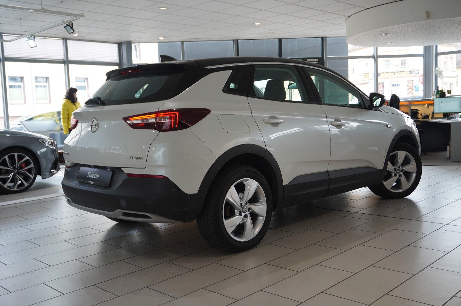 Fahrzeugabbildung Opel Grandland (X) 1.2T INNOV. NAVI/LED/KAMERA/PANO.