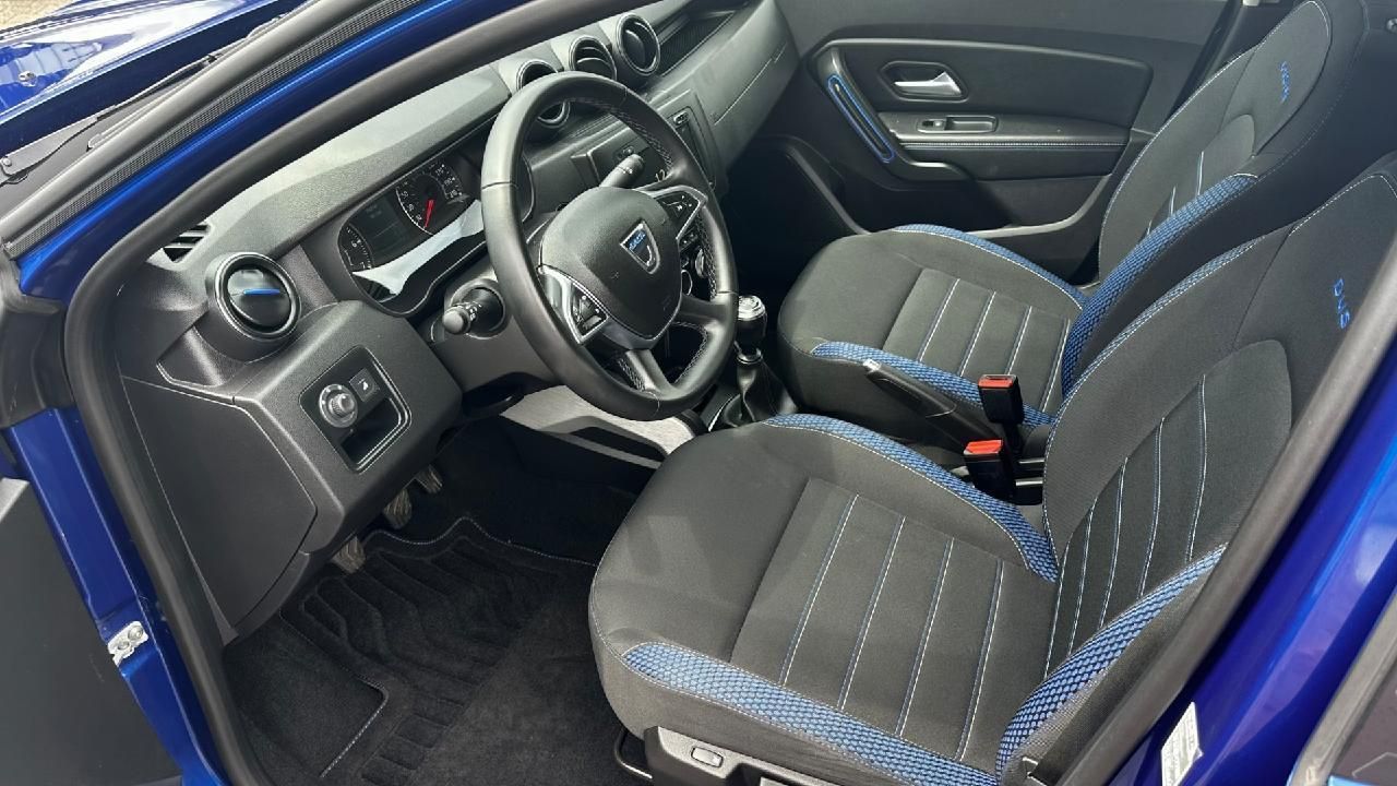 Fahrzeugabbildung Dacia Duster Celebration 4WD TCe 150 Allrad
