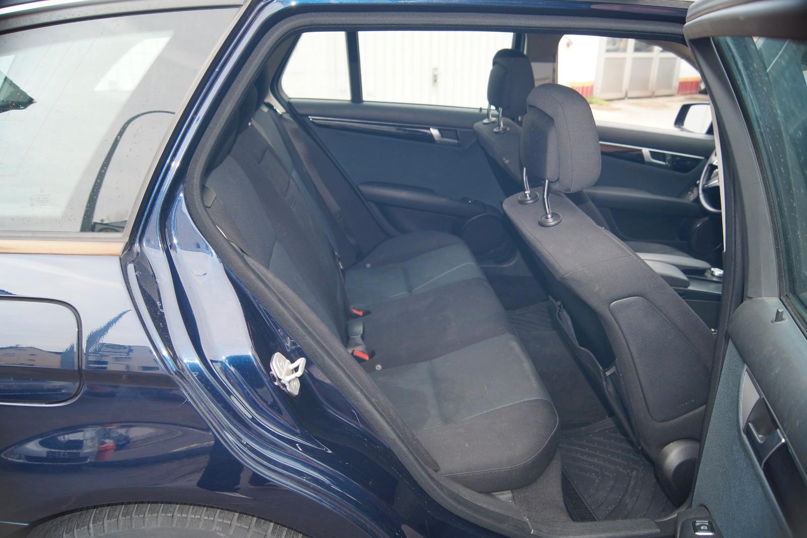 Mercedes-Benz C180 2014 — photo 21