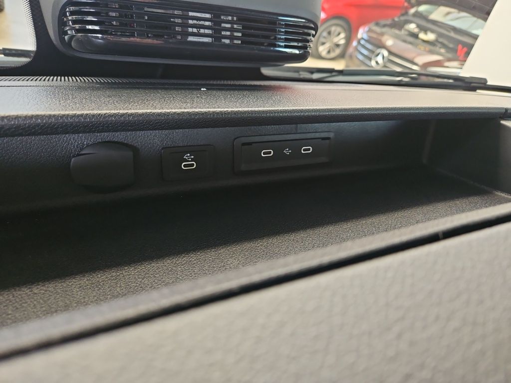 Fahrzeugabbildung Mercedes-Benz Sprinter 317 Kasten PRO L2H2 3,5tAHK STHZ Regale