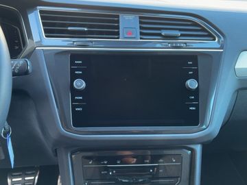 Volkswagen Tiguan - 10