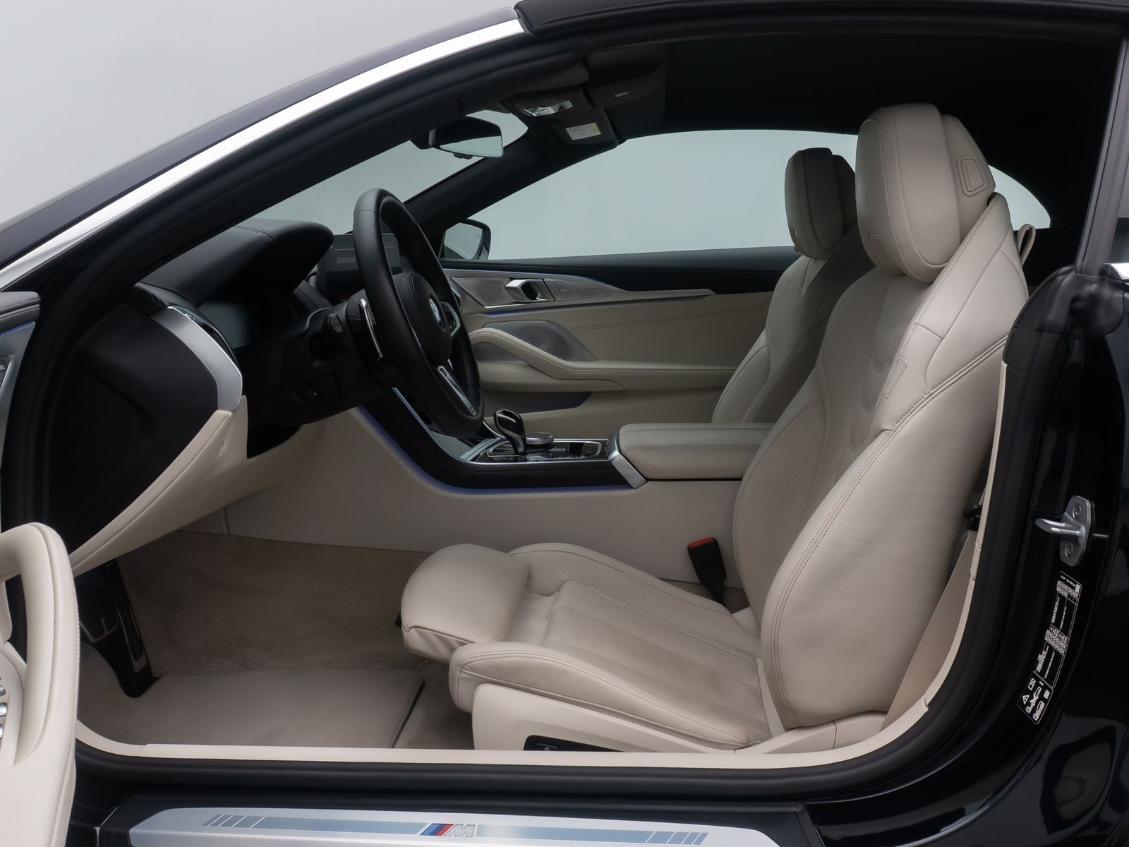 Fahrzeugabbildung BMW 840i xD Individual B&W SoftCl Laser 360°HUD Voll