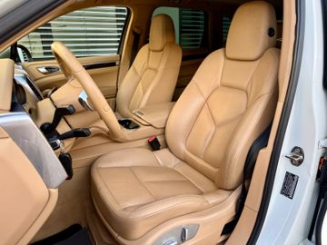 Porsche Cayenne - 7