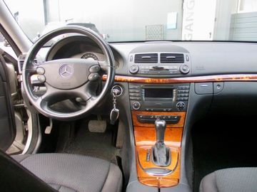 Mercedes E 200 - 12