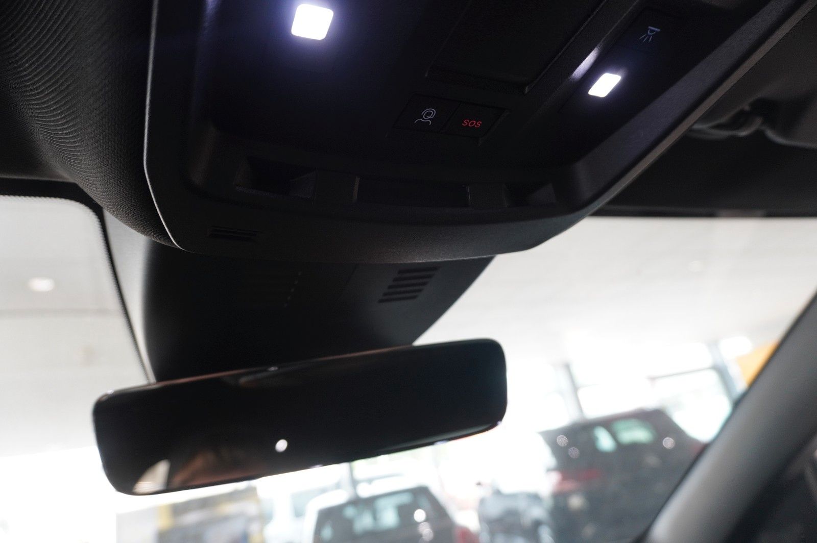 Fahrzeugabbildung Peugeot 3008 Hybrid 145 ALLURE NAVI/LED/360°/SPORT/DAB+
