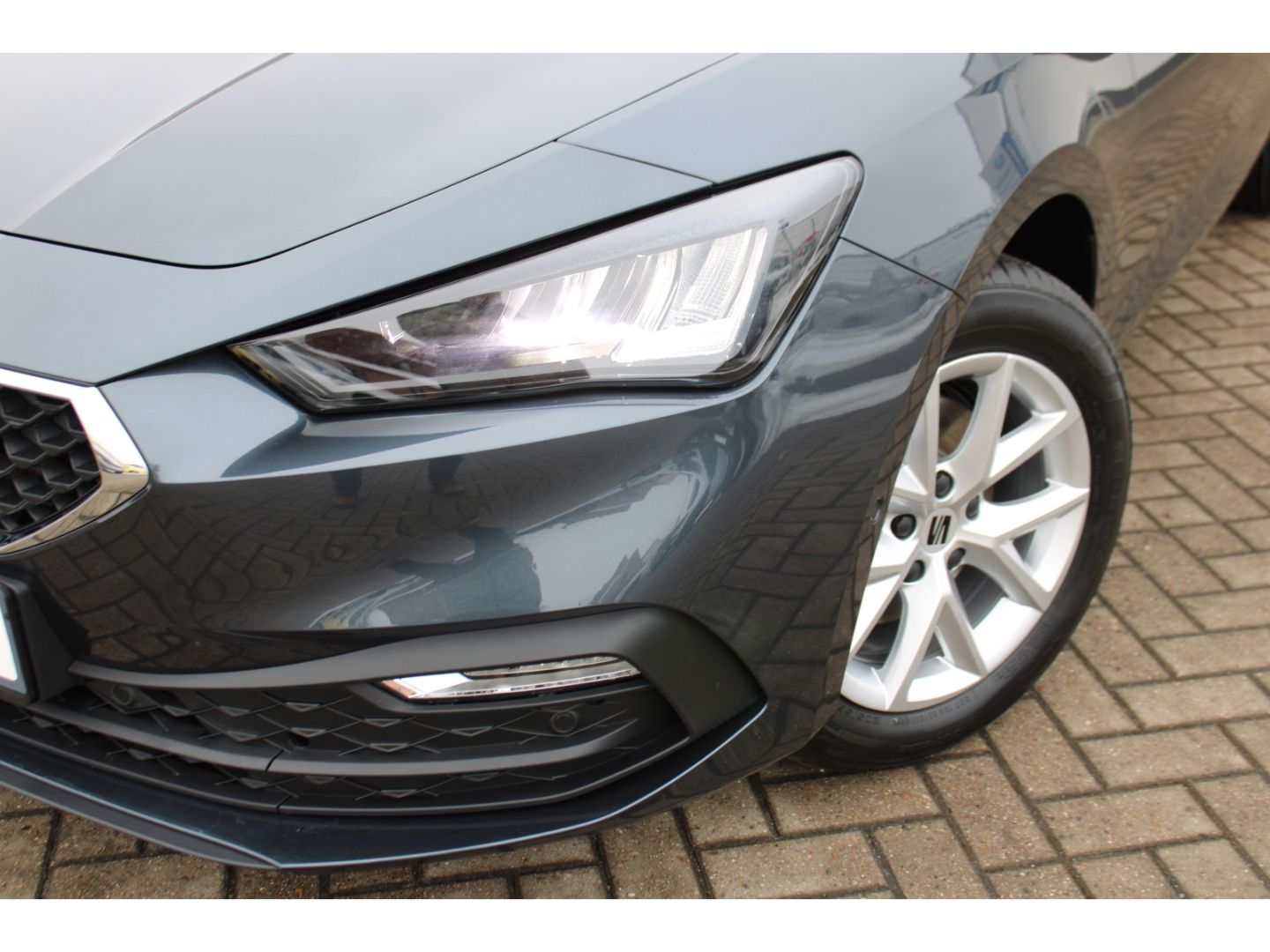 Fahrzeugabbildung SEAT Leon 1,5 TSi Style ACC LED Navi FullLink DAB RFK