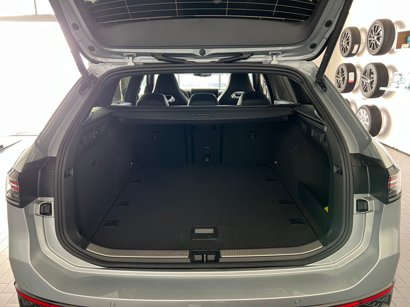 Fahrzeugabbildung Volkswagen Passat R-Line 2.0 TDI DSG 4MOTION *Black Style,P