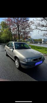 Opel Astra F 1.6 Limousine TÜV AUTOMATIK - Opel Astra aus 1996: F