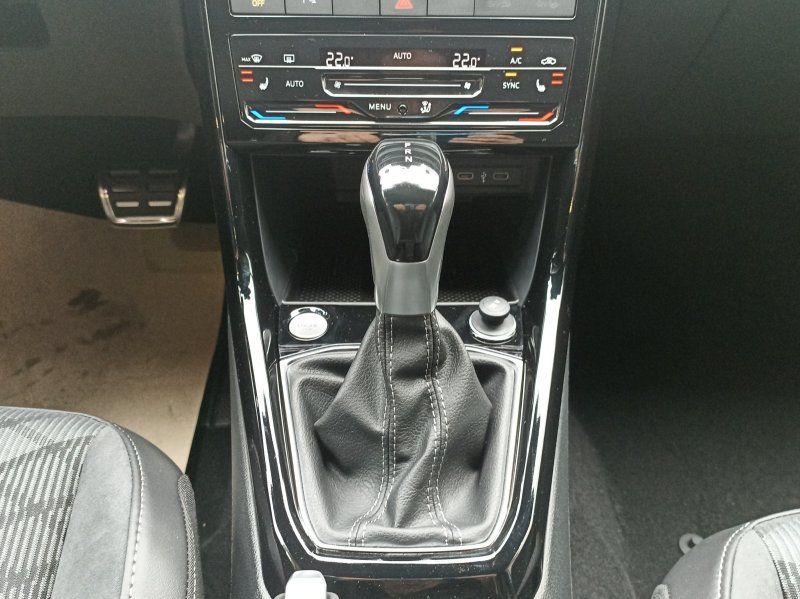 Fahrzeugabbildung Volkswagen T-Cross 1.0 TSI R-Line DSG