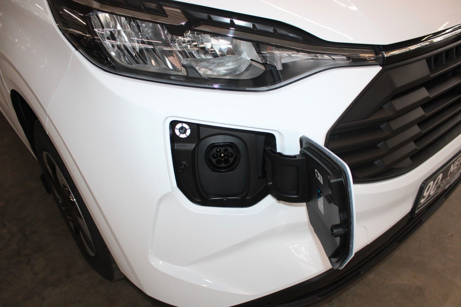 Fahrzeugabbildung Ford Transit Custom TREND PHEV L1 LED CAM Technologie