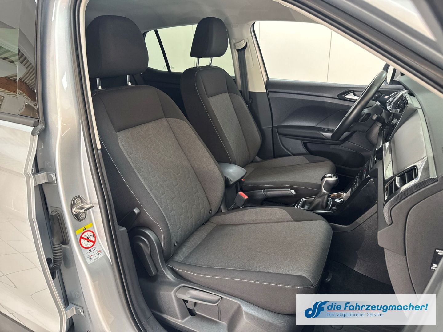 Fahrzeugabbildung Volkswagen T-Cross 1.0 TSI 85 kW Life Digitales Cockpit LED