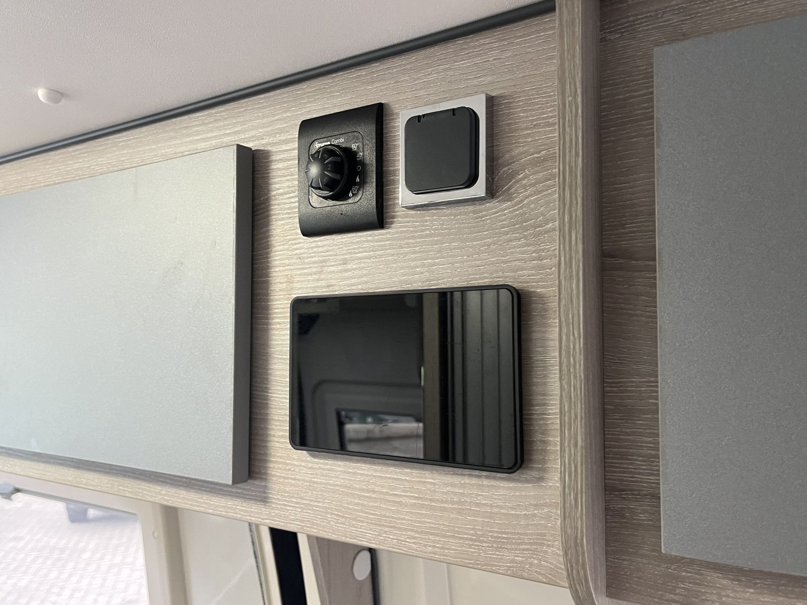 Fahrzeugabbildung Renault Ahorn Ahorn Van 620*2.3 BLUE*Solar*Markise*Alu**