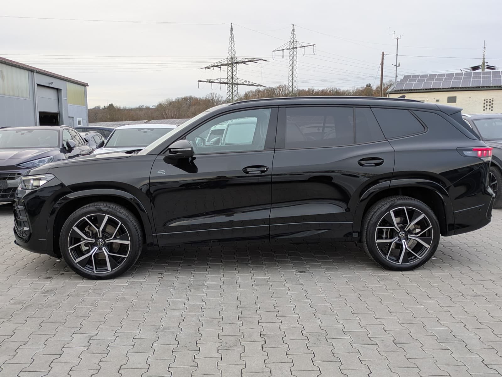 Fahrzeugabbildung Volkswagen Tayron 2.0 TDI 4M R-Line BLACK*7Si*MATRIX*PANO