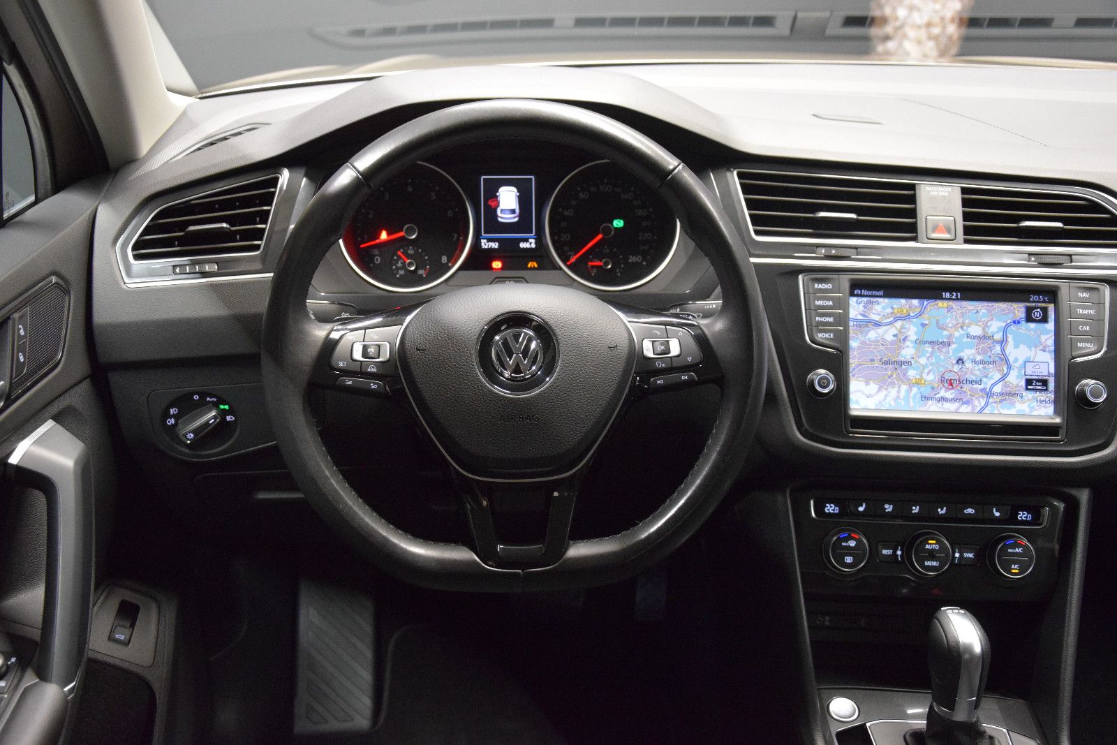 Fahrzeugabbildung Volkswagen Tiguan Highline 4Motion AHK el.Heckklappe ACC