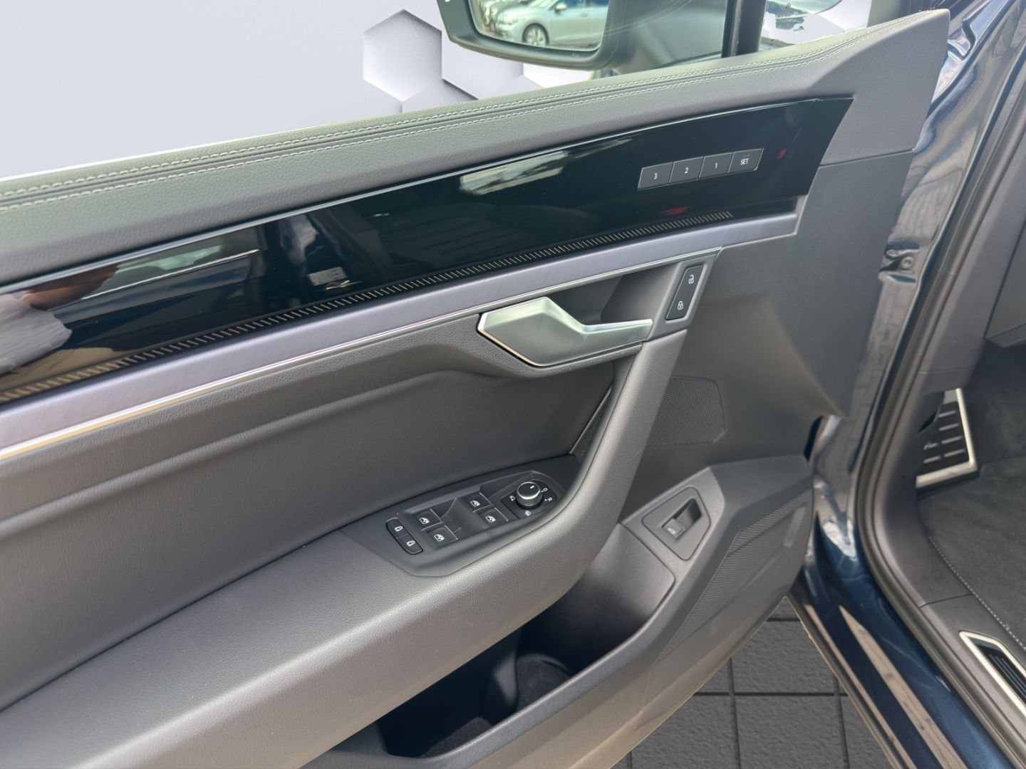 Touareg 3.0l TDI V6 4Motion DSG  R-Line LED Pano