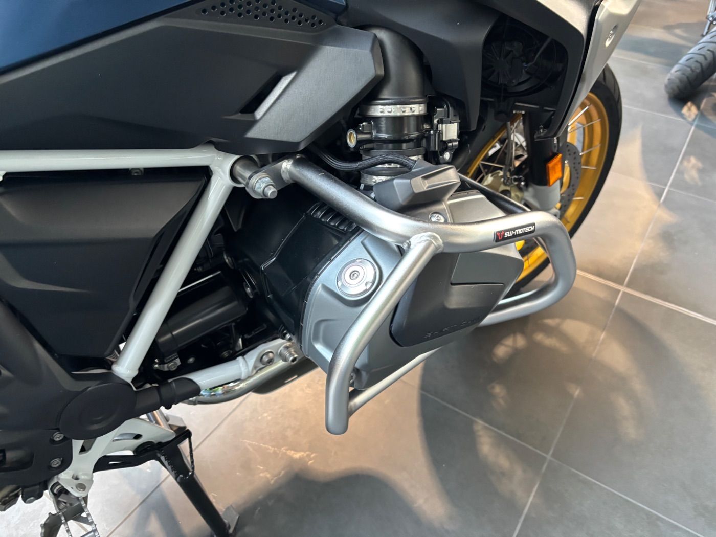 Fahrzeugabbildung BMW R 1250 GS Trophy 5 Pakete Akrapovic Koffersatz