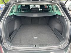 VW Passat Variant 2.0 TDI Elegance 4M Nav Ahk Assis VW Passat Variant 2.0 TDI Elegance 4M Nav Ahk Assis