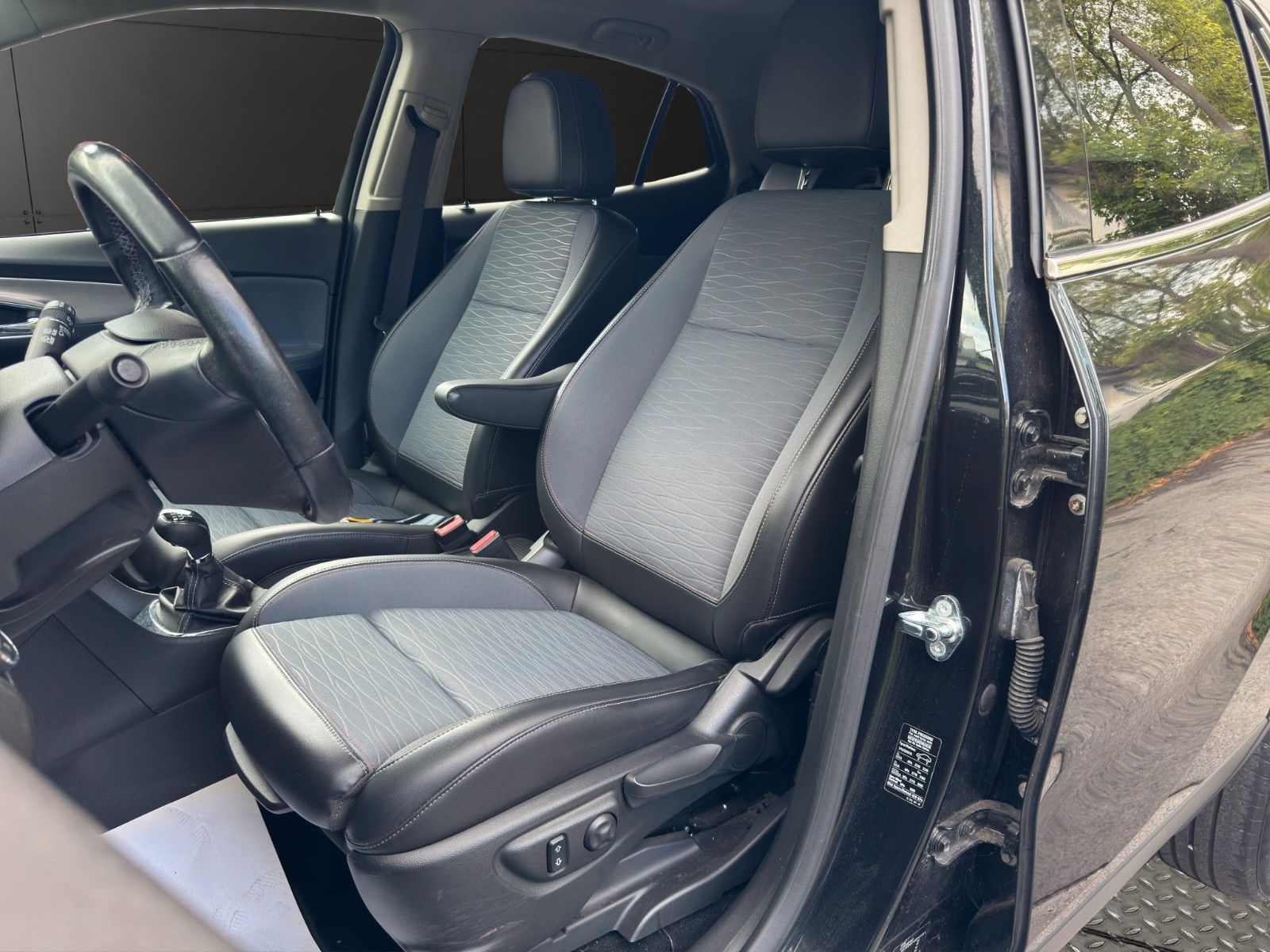 Fahrzeugabbildung Opel Mokka Innovation 4x4 Klima/Navi/Xenon/TÜV NEU