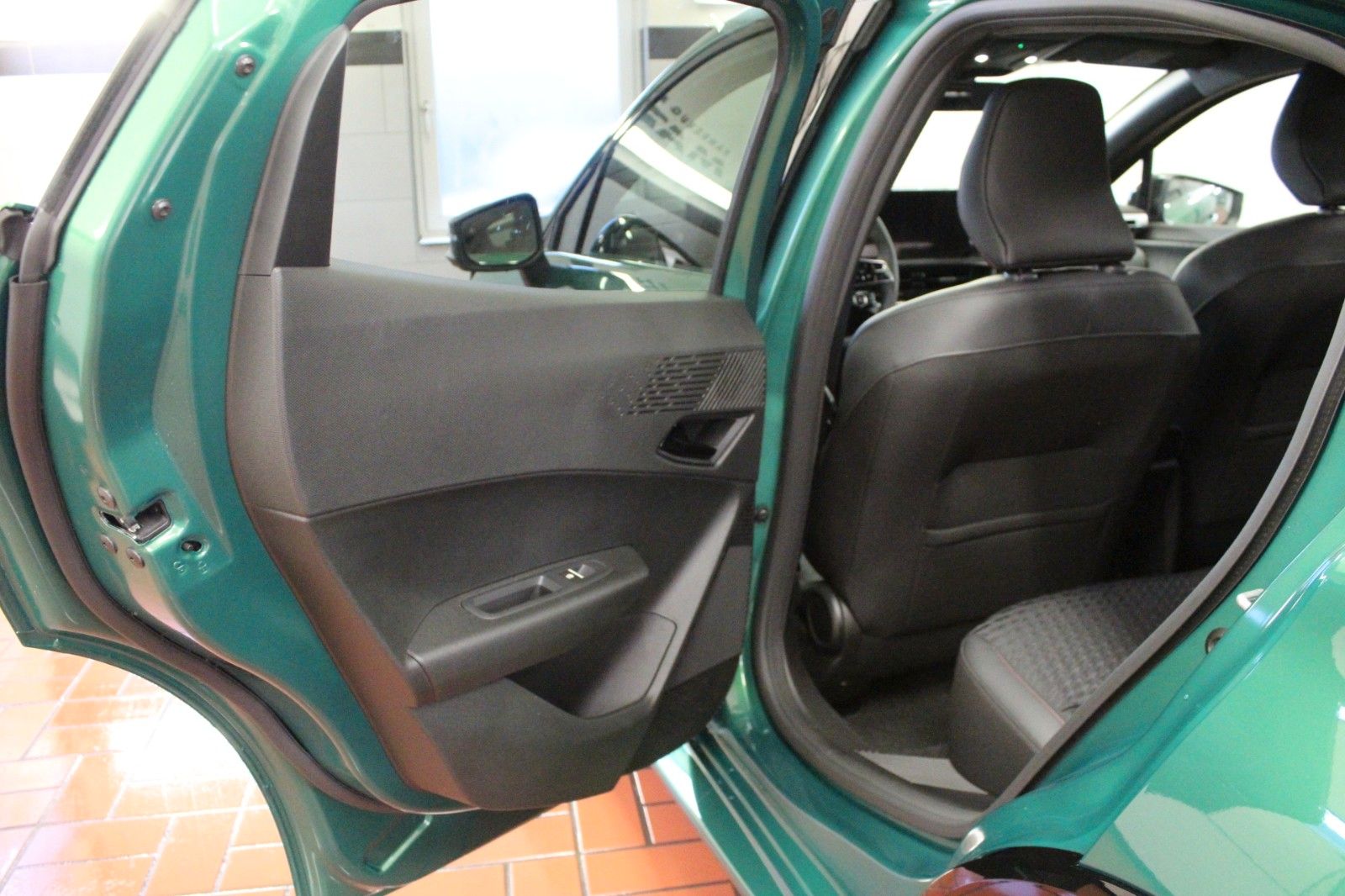 Fahrzeugabbildung Renault Clio VI E-Tech 160 Full Hybrid Techno