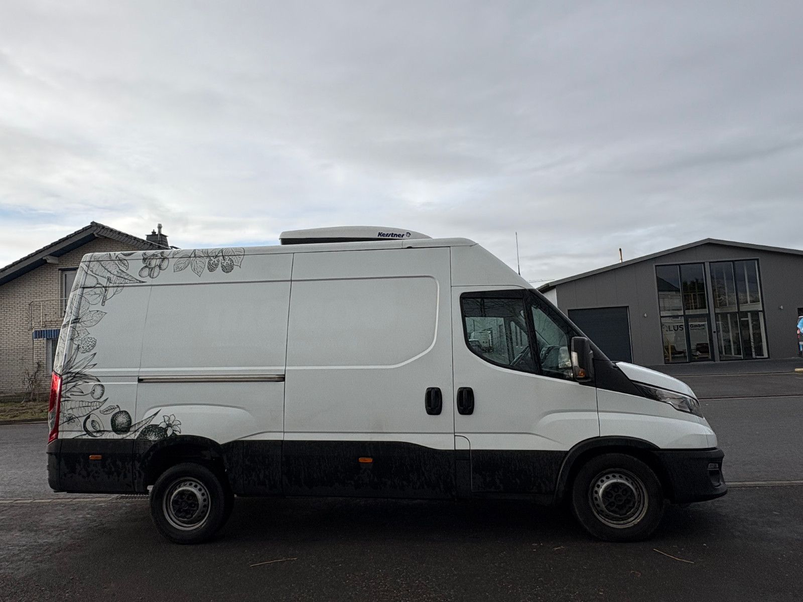 Fahrzeugabbildung Iveco Daily Kasten HKa 35 S ... V Radstand 3520 L/3-SI