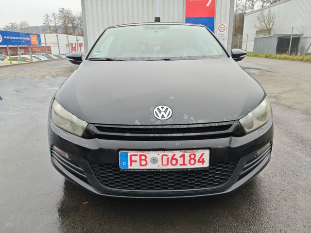 Volkswagen Scirocco 1.4 TSI 90 kW Motor klackert leicht