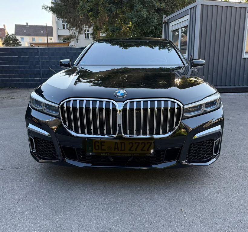 Image of BMW 745