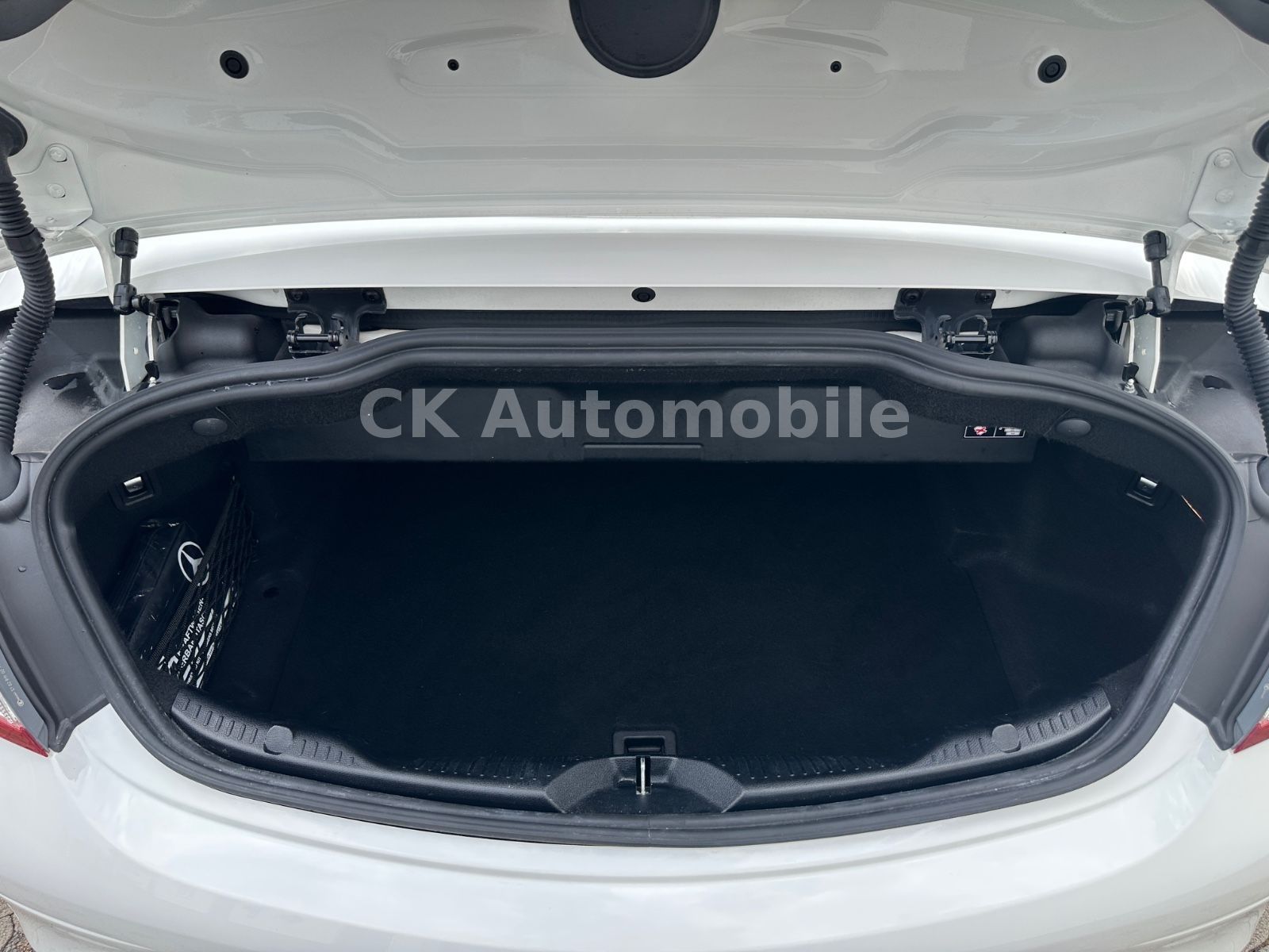 Fahrzeugabbildung Mercedes-Benz C200 Cabrio AMG-Line/Navi/ILS LED/Tempomat