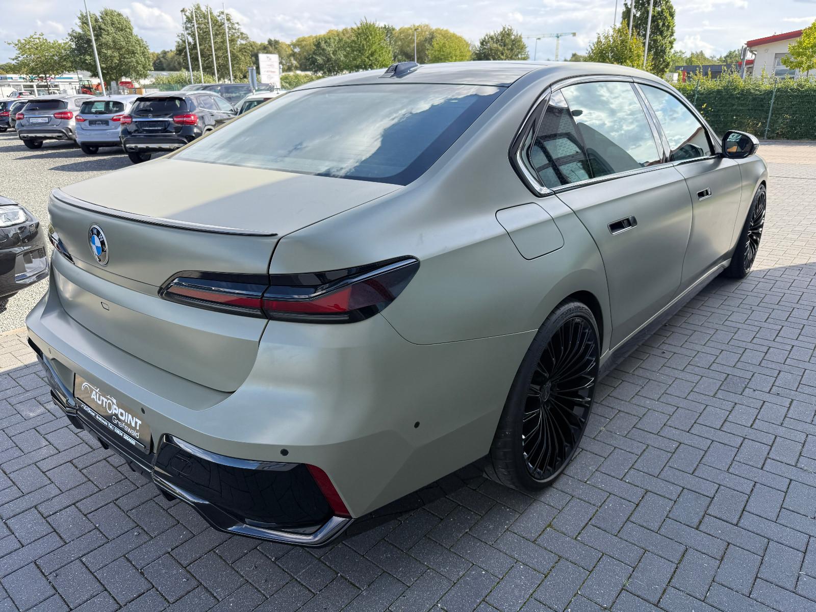 BMW 740d xDrive M Sport Crafted Clarity Sky Lounge