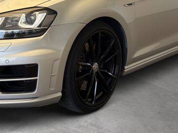 Volkswagen Golf - 10
