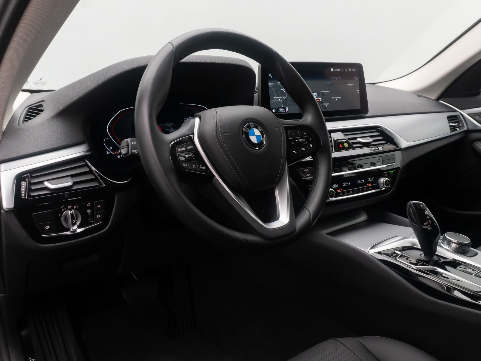 Fahrzeugabbildung BMW 530i DriveAss Alarm DAB Kamera CoickpitPro WLAN