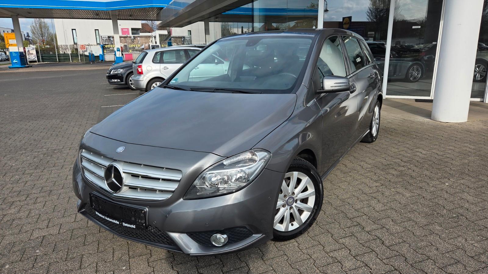 Mercedes-Benz B 180-AUTOMATIK+AHK+KLIMA+NAVI+PDC+SHZ+TEMPOMAT
