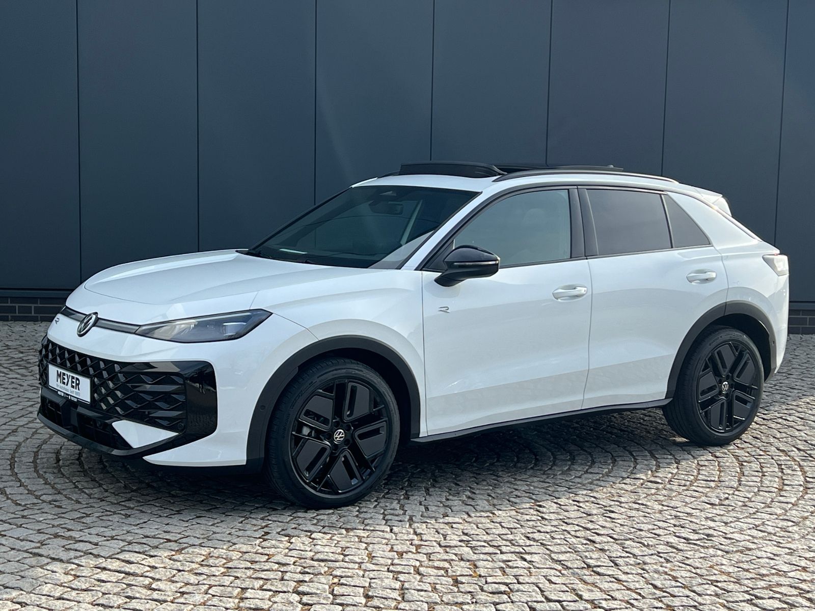 Fahrzeugabbildung Volkswagen T-Roc R-Line 1.5 eTSI DSG *Neues Modell, AHK, Pa