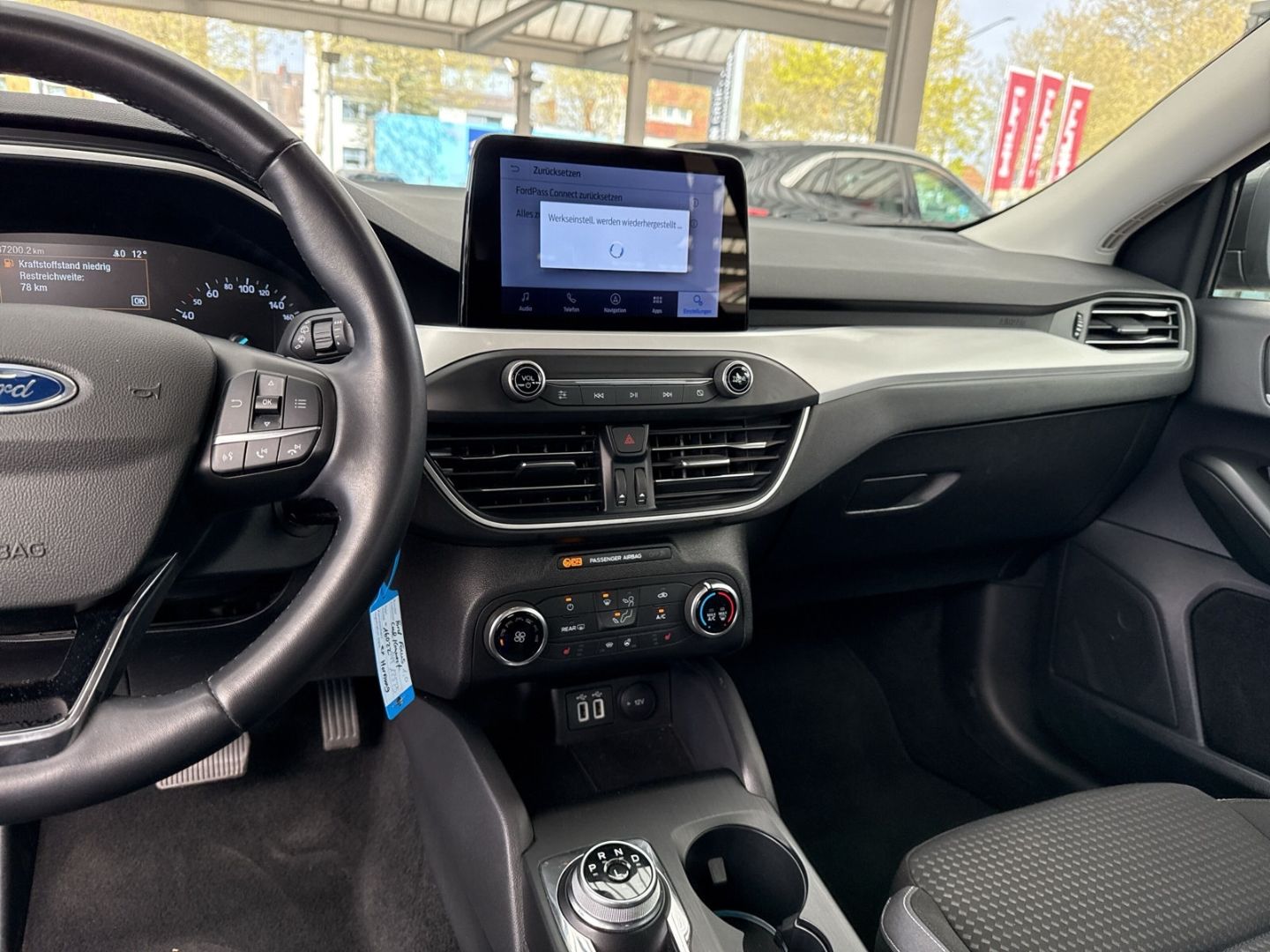 Fahrzeugabbildung Ford Focus Turnier Cool & Connect Winterpaket AHK sch