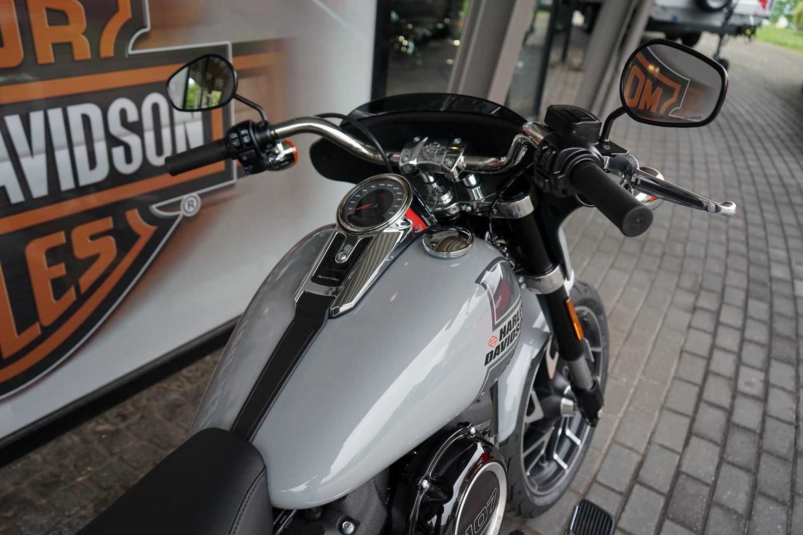 Fahrzeugabbildung Harley-Davidson Softail Sport Glide 107 Sofort Verfügbar 2024