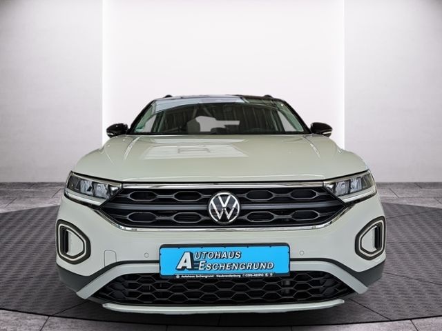 Fahrzeugabbildung Volkswagen T-Roc 1.5 TSI Life KLIMA SHZ PDC LM18 VORB.NAVI