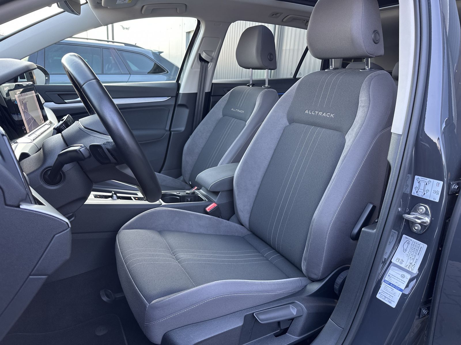 Fahrzeugabbildung Volkswagen Golf Alltrack 4Motion NAV+LED+PANO+ACC+17ZO+SHZ