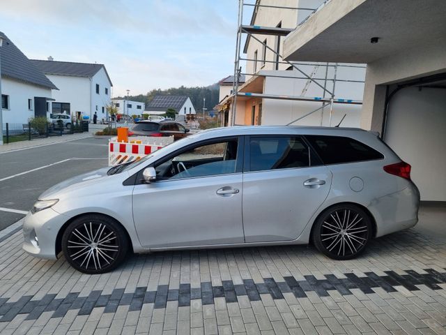 Toyota Auris Touring Sports Touring Sports 2,0-l-D-...