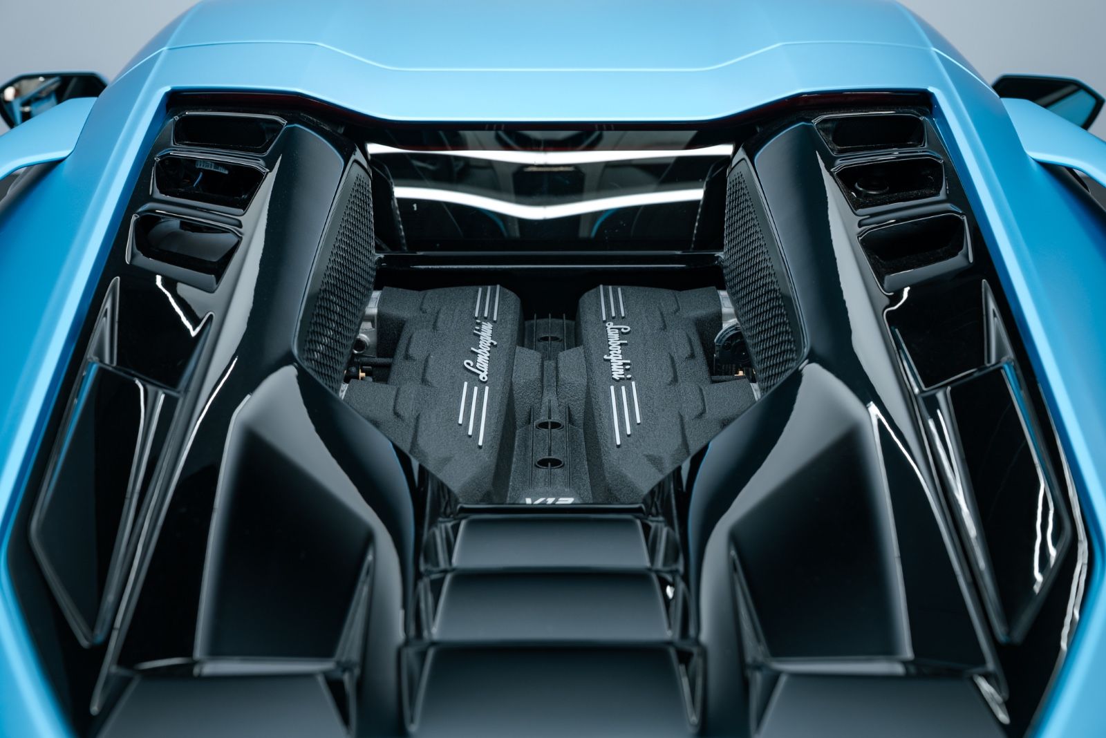 Fahrzeugabbildung Lamborghini Revuelto V12/STOCK/ STYLE PACK/PASS. DISPLAY
