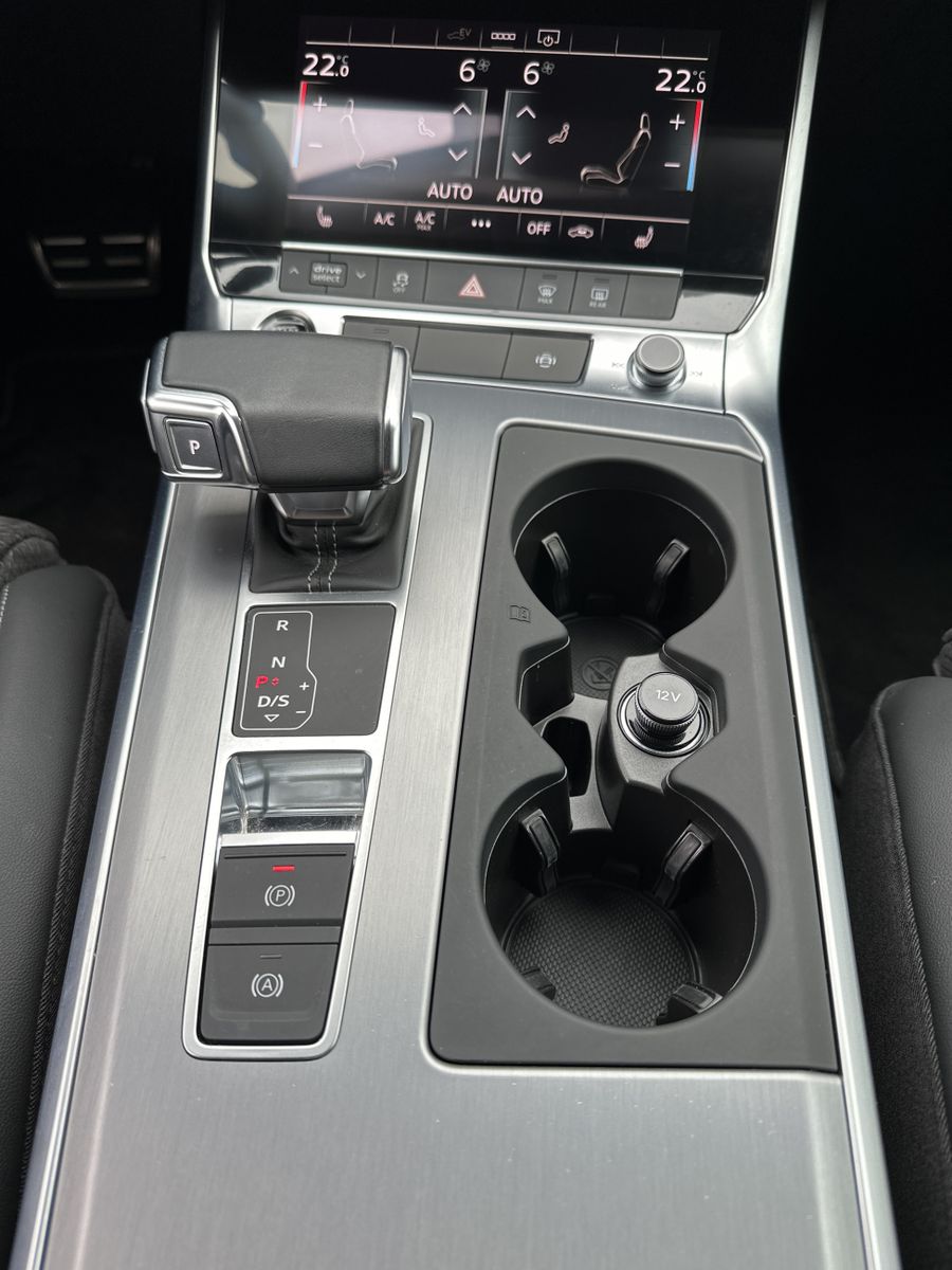 Fahrzeugabbildung Audi A6 Avant 55 TFSIe Quattro S-Line NAV+LED+CARPLAY