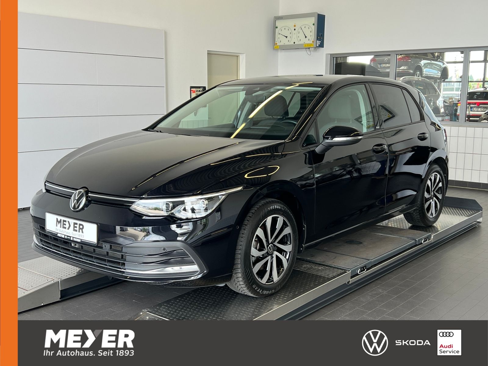 Fahrzeugabbildung Volkswagen Golf VIII Active 1.5 TSI OPF *Garantie, IQ-Drive