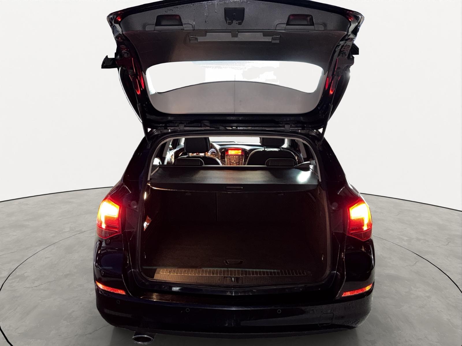 Opel Astra 2011 — photo 5