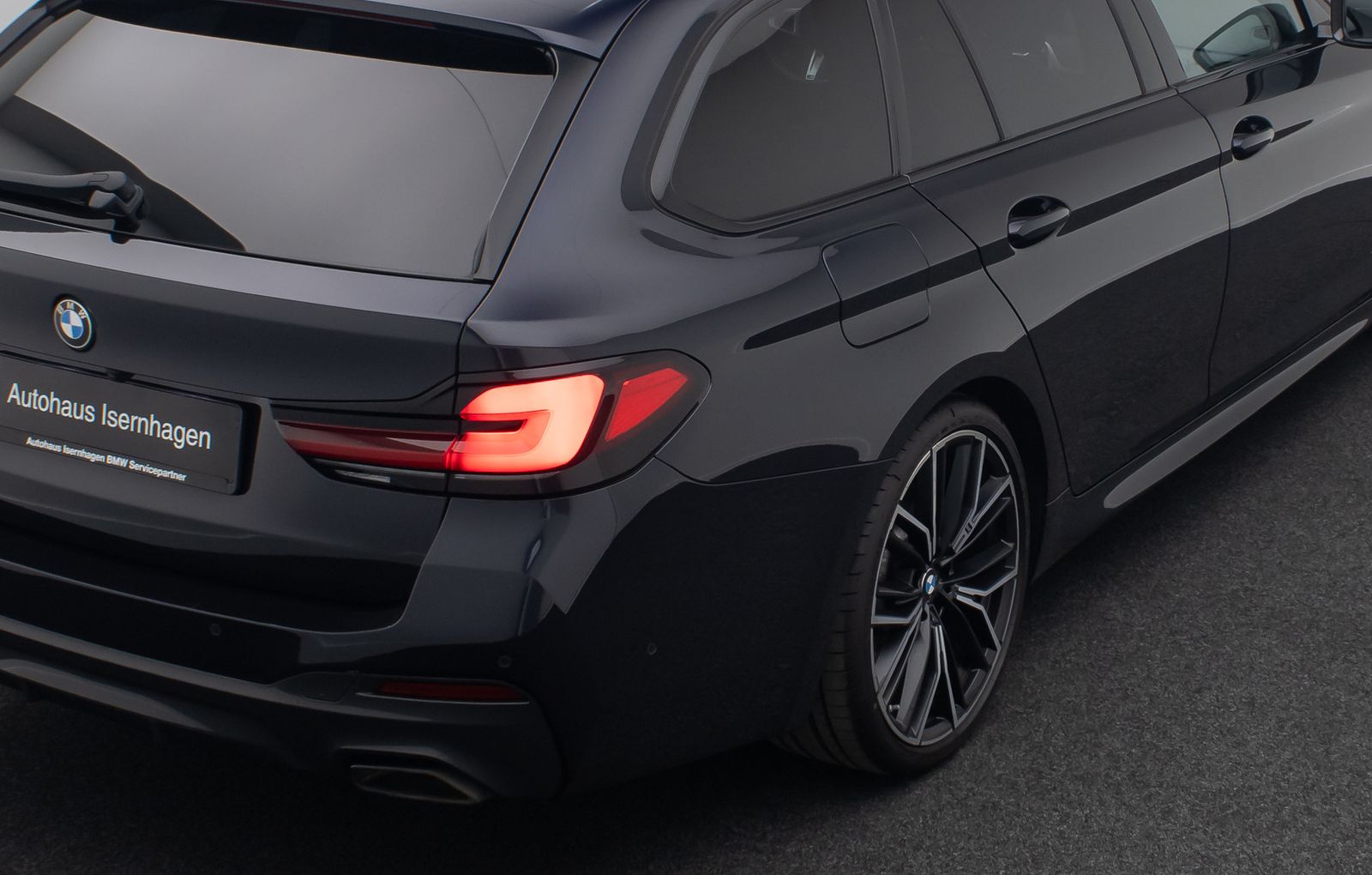 Fahrzeugabbildung BMW 540d xD M Sport Individual DAB AHK HUD H/K 20"